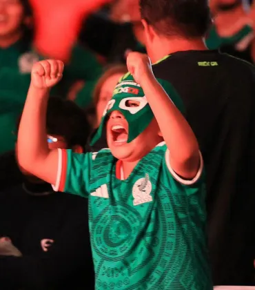Gran fiesta futbolera en Oaxaca de Juárez tras el triunfo de México