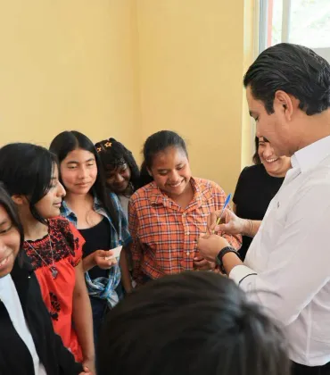Entrega Ray Chagoya nueva aula en Escuela Secundaria Tec. 80