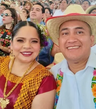 Destaca Nino Morales orgullo istmeño en vestido que portó la Presidenta en el Grito de Independencia