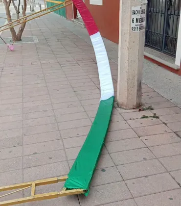 Dañan adornos en el Centro de Juchitán