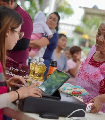 Tiendita Móvil Súper DIF apoya la economía familiar en La Raya y Los Ángeles