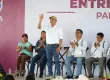 Acompaña Nino Morales a gobernador en entrega de apoyos a campesinos de Pinotepa Nacional